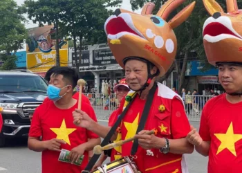 Hòa chung không khí tại SVĐ Tỉnh Phú Thọ trước trận đấu giữa U23 Việt Nam và U23 Philippines