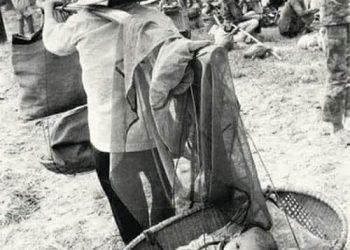 MẸ VÀ TUỔI THƠ CON