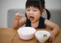 Tìm hiểu món ăn hàng triệu trẻ em yêu thích lại được giới chuyên gia cảnh báo rằng có thể gây trầm cảm và bệnh tiểu đường