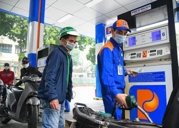 Sáng mai giá xăng sẽ  giảm mạnh thứ 4 liên tiếp, xuống thêm gần 1.000 đồng/lít