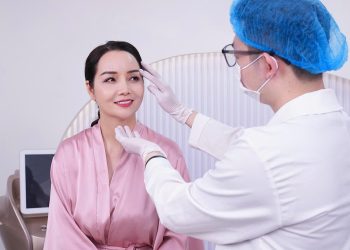 Doanh nhân/Đạo diễn/Diễn viên Mai Thu Huyền hài lòng sau khi trải nghiệm Công nghệ Tạo hình nếp mí không xâm lấn BIOLIB SCLUPT tại Phòng khám Thẩm mỹ HYE ONG